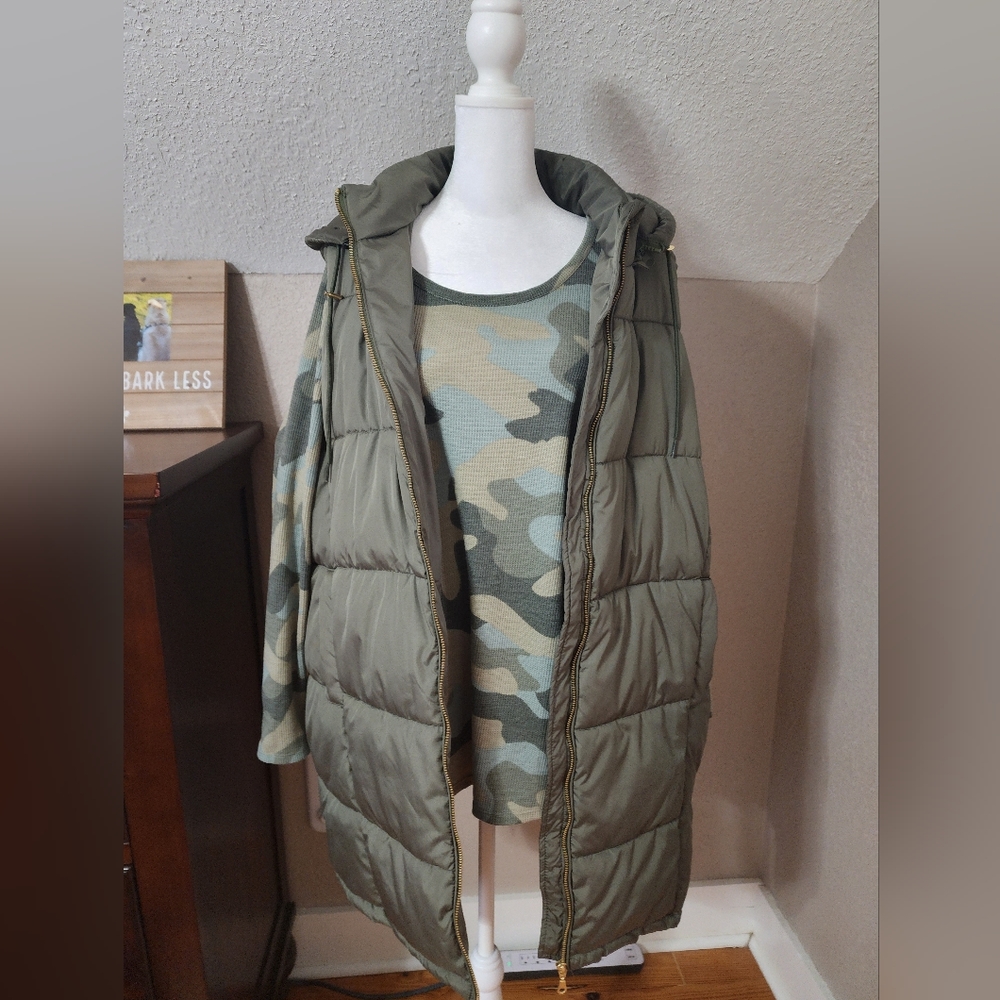 Like New! Maurices Plus Size Camo Waffle Tee and Olive Hooded Puffer Vest~1X